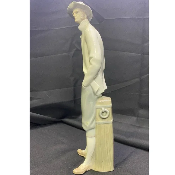 Vintage Sailor Lladro # 4657 - Retired Figurine Decor
